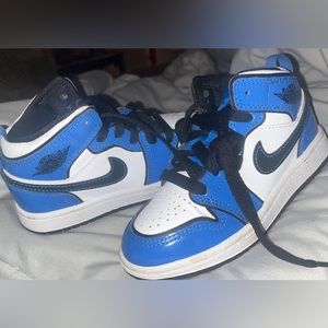 Children Nike air jordan’s royal blue